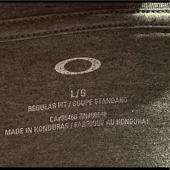 Oakley Regular fit shirt size L - Picture 8 of 8